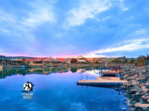Stylish Lake Front House - 3BR Port Elliot